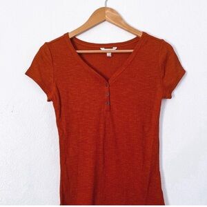 Basic v neck tee
